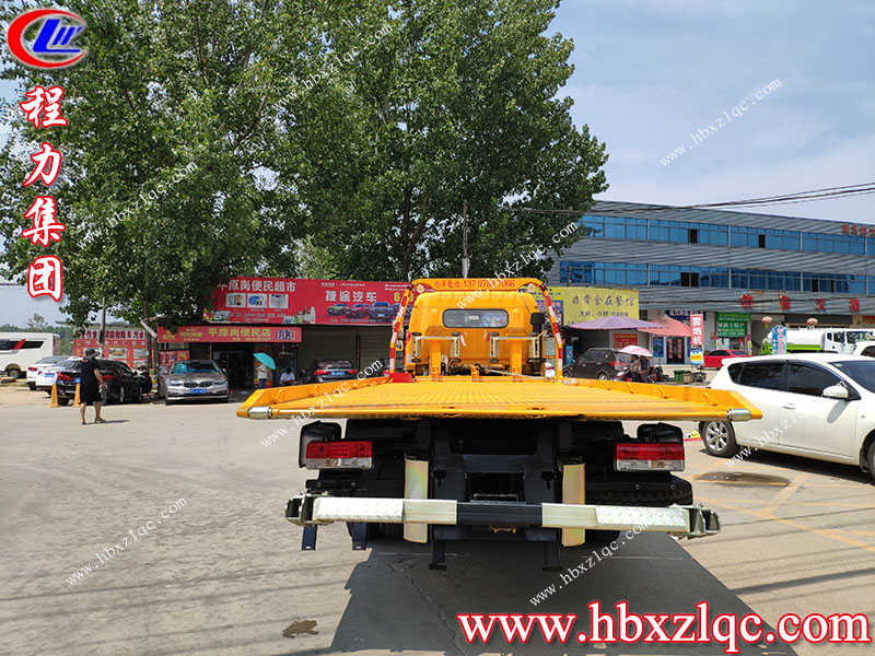 湖北程力集團(tuán)生產(chǎn)的東風(fēng)D8清障車(chē)價(jià)格是多少？